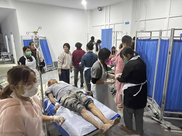 Read more about the article စစ်ကောင်စီမှ ကွတ်ခိုင်မြို့ကို လေယာဉ်ဖြင့် ဗုံးကြဲ၊ ပြည်သူ ၃ဦးသေပြီး ၁၂ဦး ဒဏ်ရာ ပြင်းထန်