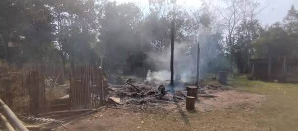 Read more about the article ဝရာဇွပ်ပြည်သူ့စစ်များ ‌ပြည်သူနေအိမ်များကို မီးရှို့