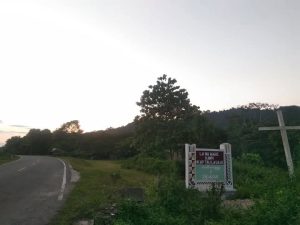 Read more about the article ဖားကန့်မြို့နယ် လဝါကျေးရွာတွင် စစ်ကောင်စီနဲ့ KIA ပူးပေါင်းတပ် တို့ ထိတွေ့တိုက်ပွဲဖြစ်၊  မအူပင်ကျေးရွာမှာ ပြည်သူ (၂၀) ဦးခန့် စစ်ကောင်စီဖမ်းဆီး