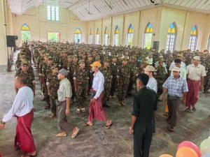 Read more about the article ခရစ်ယာန်ဘုရားကျောင်းမှာ ရှမ်းနီပြည်သူ့စစ် SNA ကသင်တန်းဆင်းပွဲပြုလုပ်ခဲ့